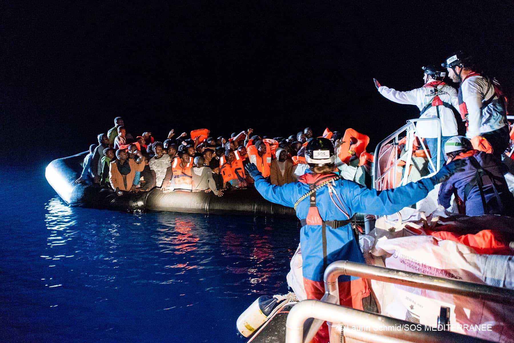Se avete intenzione di riportarmi in Libia, salto giù dalla barca  – Diario di bordo – dal SAR team