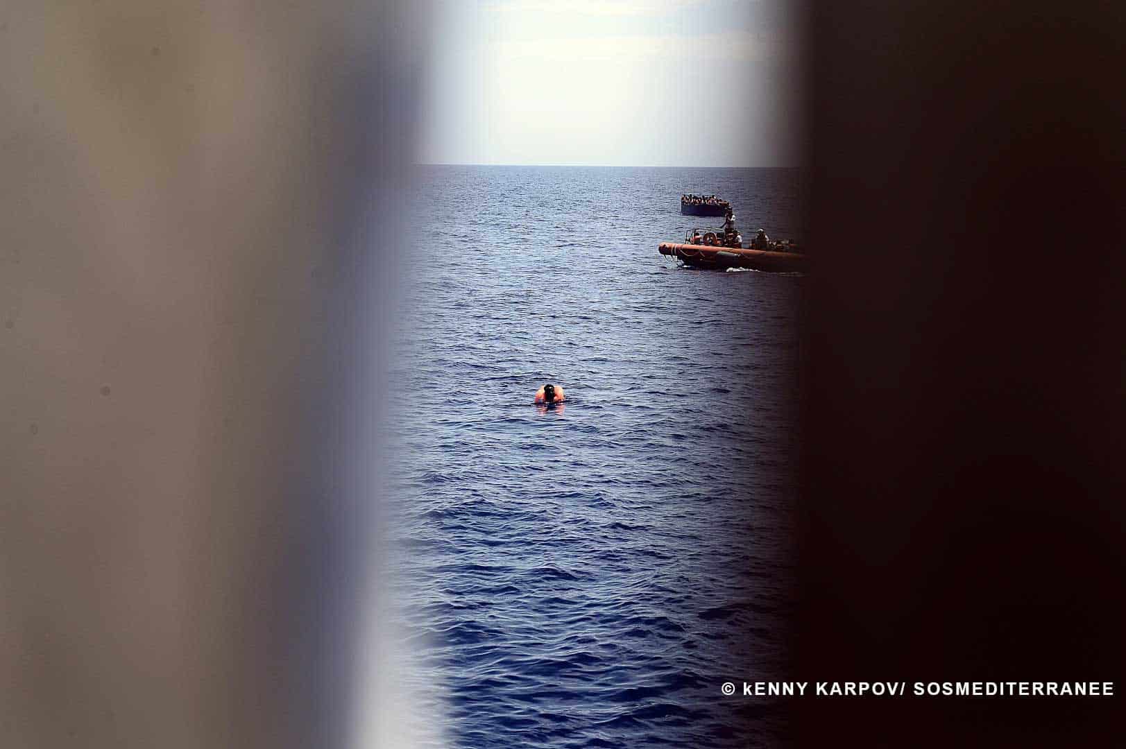 COMUNICATO STAMPA – 1.004 persone soccorse martedì dalla nave Aquarius – operazioni di soccorso interrotte da colpi di pistola