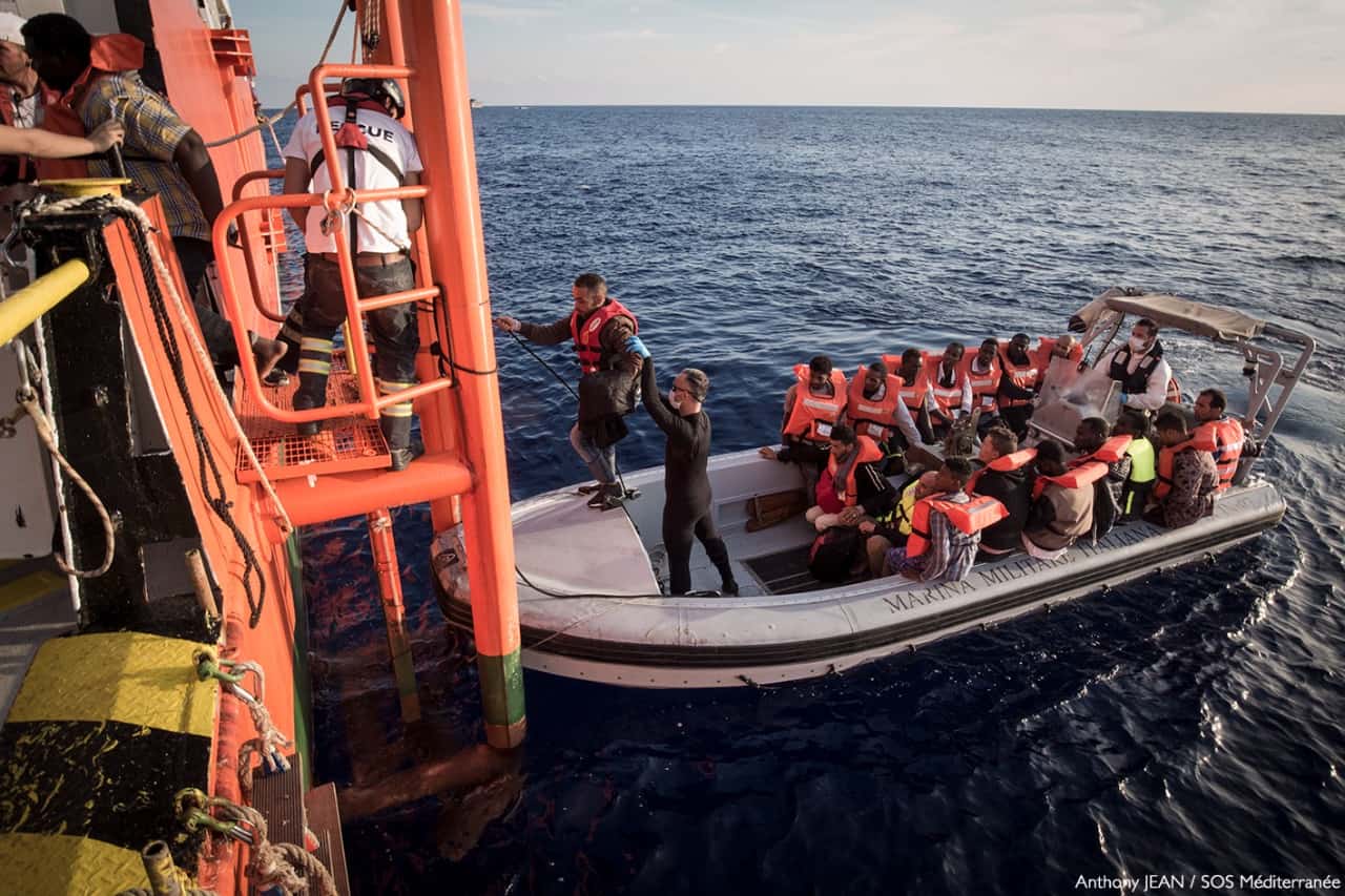 REUTERS – Il reportage di Steve Scherer – Rescued migrants tell of detention, beatings, slavery in Libya