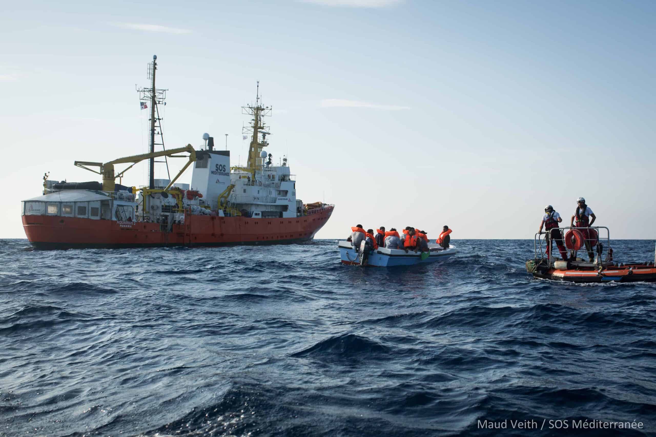 Aquarius salva 11 persone al largo della Libia e prosegue la ricerca di imbarcazioni in difficoltà