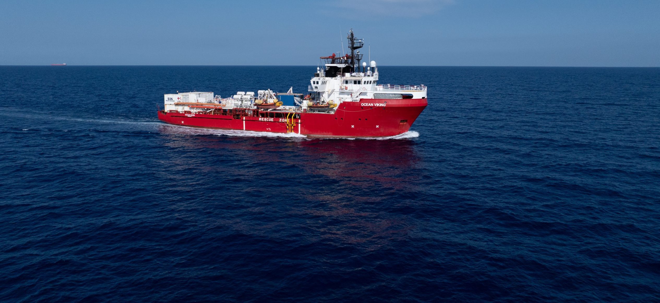 La Ocean Viking torna in mare dopo quasi 4 mesi dall’attacco