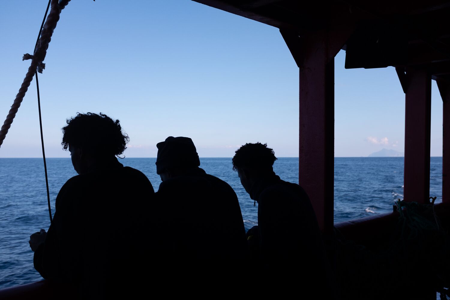 Tre adolescenti a bordo della Ocean Viking: “Per noi, scappati da bambini, questa è una rinascita”